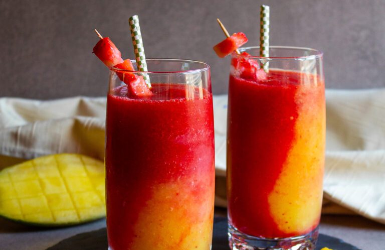{Easy} Strawberry Mango Frozen Cocktail