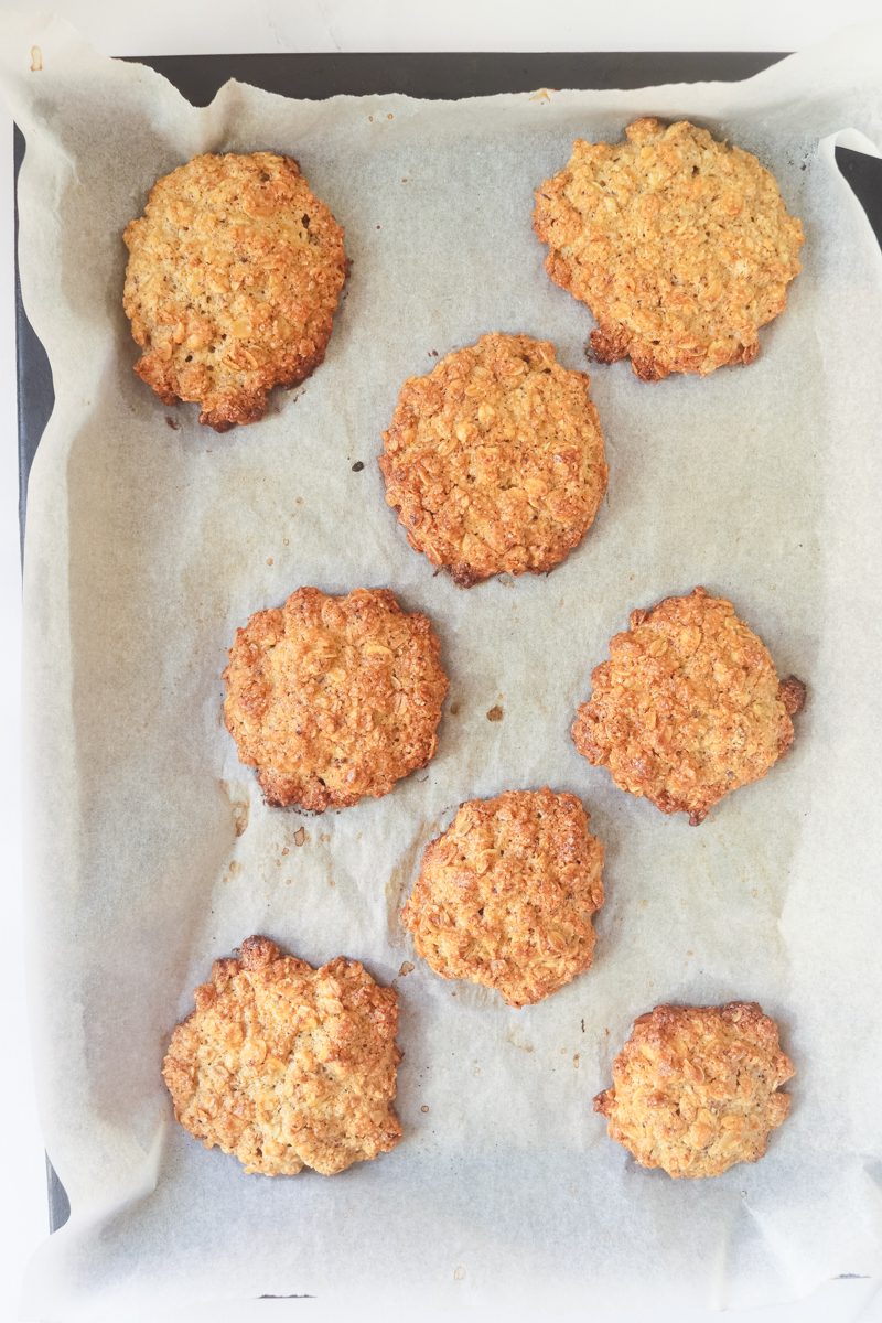 Easy Oatmeal cookies made with minimal ingredients